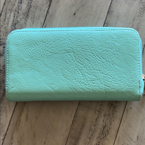 Wallets - Picture 3 of 11